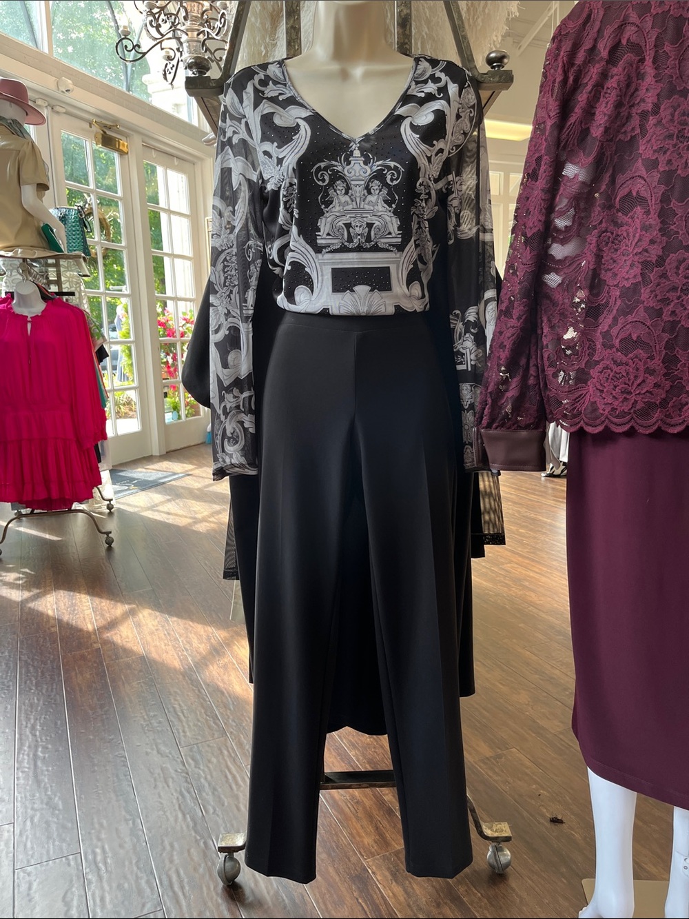 082 Frank Lyman Design Black Straight-Leg Pants